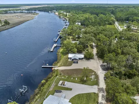 605 Riverview Dr, Carrabelle, FL 32322 photo 10