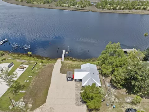 605 Riverview Dr, Carrabelle, FL 32322 photo 4