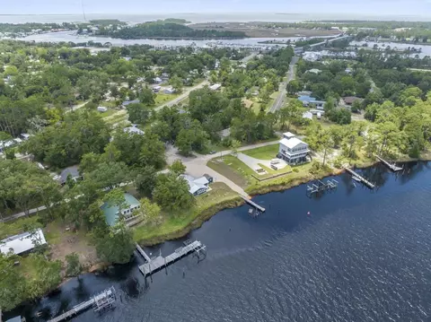 605 Riverview Dr, Carrabelle, FL 32322 photo 8