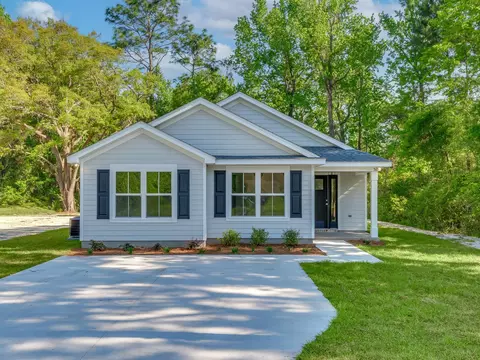52 Crestwood Dr, Crawfordville, FL 32327