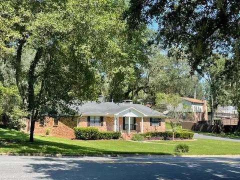 2970 Foxcroft Dr, Tallahassee, FL 32309