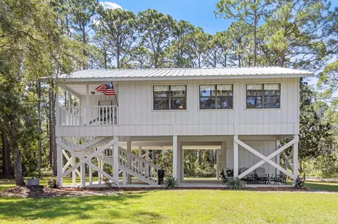 4 Suwannee Ave, Panacea, FL 32346