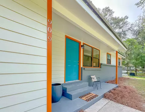 909 Palawan Rd, Tallahassee, FL 32305