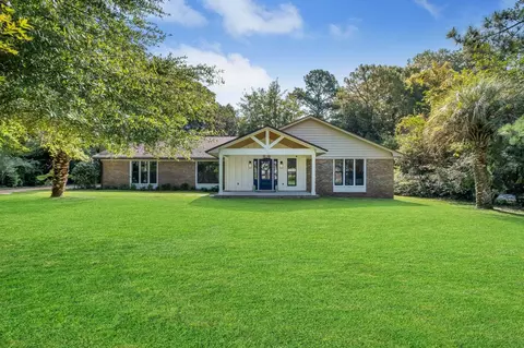 2225 Napoleon Bonaparte Dr, Tallahassee, FL 32308