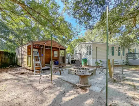 123 Woodland Dr, Crawfordville, FL 32327