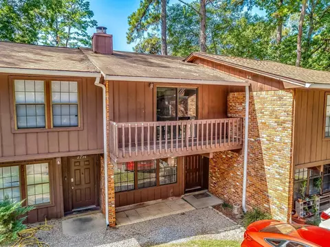 2228 N Timberwood Cir, Tallahassee, FL 32304