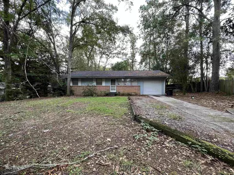 2209 Berkshire Dr, Tallahassee, FL 32304