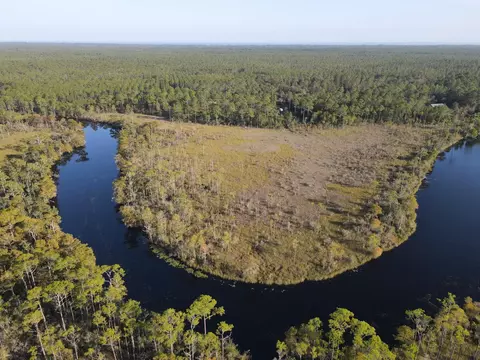 2041 River Bend Plantation Rd, Carrabelle, FL 32322