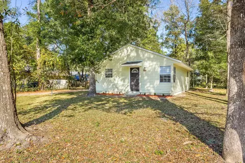 84 Shawnee Trl, Crawfordville, FL 32327