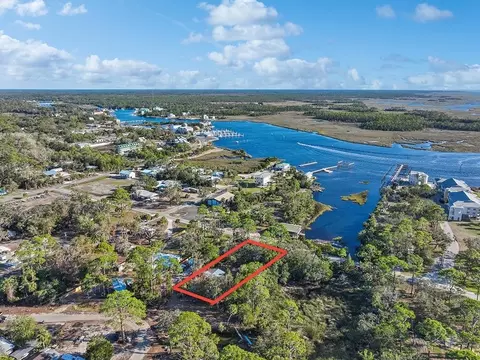 311 NW Second St, Steinhatchee, FL 32359