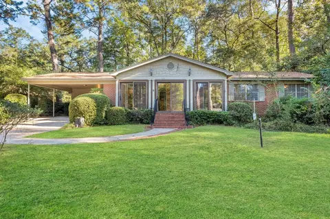 2111 Great Oak Dr, Tallahassee, FL 32303
