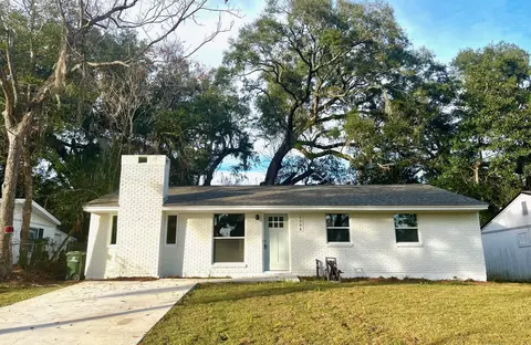 2904 Oakwood Dr, Tallahassee, FL 32304