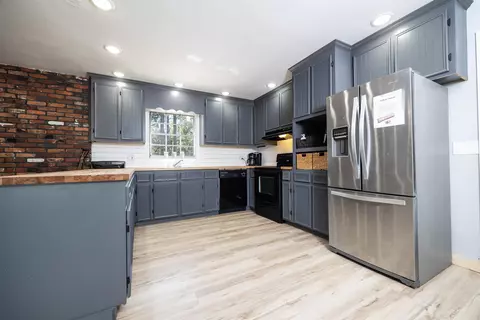 Kitchen - 1419 E Green St, Perry, FL 32347 photo 2 of 4
