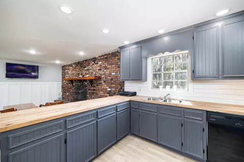 Kitchen - 1419 E Green St, Perry, FL 32347 photo 3 of 4