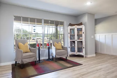 Living - 1419 E Green St, Perry, FL 32347 photo 2 of 4