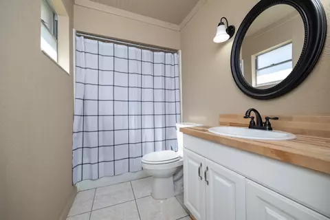 Bath - 1419 E Green St, Perry, FL 32347 photo 1 of 3