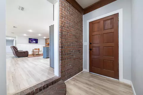 Entry Way - 1419 E Green St, Perry, FL 32347 photo 2 of 2
