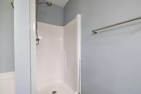 Bath - 231 NE Green Tree Ter, Lee, FL 32059 photo 5 of 5