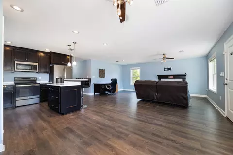 Kitchen - 231 NE Green Tree Ter, Lee, FL 32059 photo 4 of 4