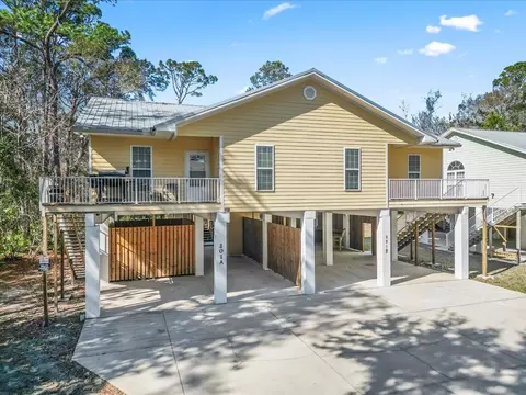 201 NW First St #A, Steinhatchee, FL 32359