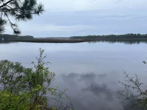 562 River Rd, Carrabelle, FL 32322
