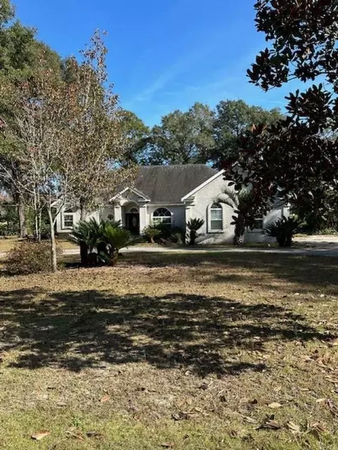 141 Country Club Dr, Crawfordville, FL 32327