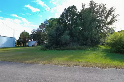13 Cedar Island Way, Crawfordville, FL 32327