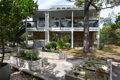 741 W Pine Ave, Saint George Island, FL 32328