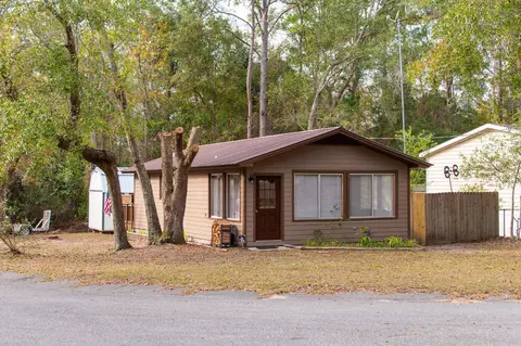 1311 Drake Acres Rd, Quincy, FL 32351