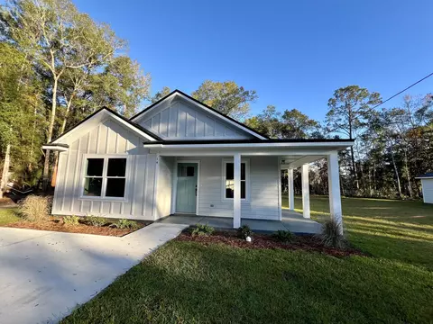 14 Dickson St, Sopchoppy, FL 32358