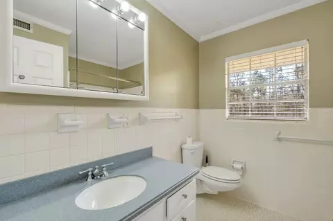 Bath - 200 State St, Perry, FL 32348 photo 3 of 4