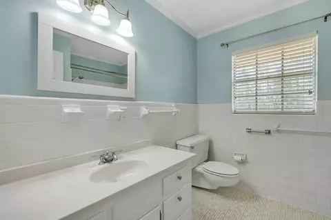 Bath - 200 State St, Perry, FL 32348 photo 1 of 4