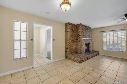 Living - 200 State St, Perry, FL 32348 photo 1 of 3