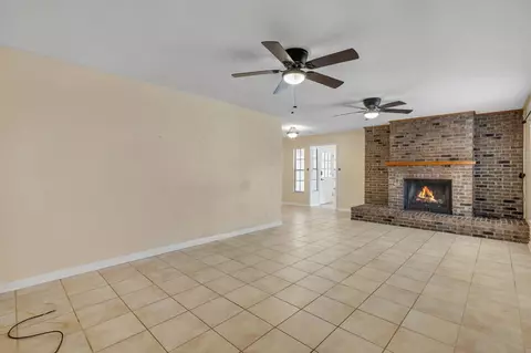 Living - 200 State St, Perry, FL 32348 photo 2 of 3