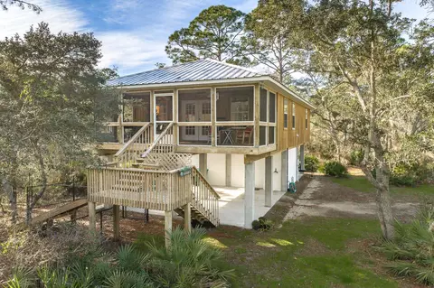 14 Knotty Pine St, Ochlockonee Bay, FL 32346