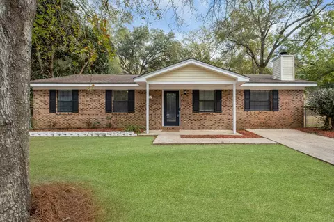 3720 Wood Hill Dr, Tallahassee, FL 32303