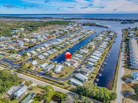 24 Janet Dr, Crawfordville, FL 32327