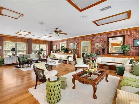 Living - 1407 W Main St, Perry, FL 32347 photo 3 of 8