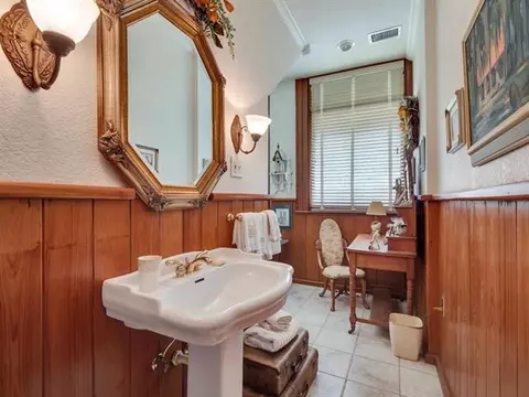 Bath - 1407 W Main St, Perry, FL 32347 photo 2 of 3