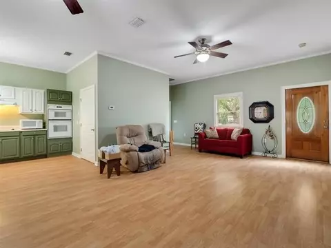 Living - 1407 W Main St, Perry, FL 32347 photo 8 of 8
