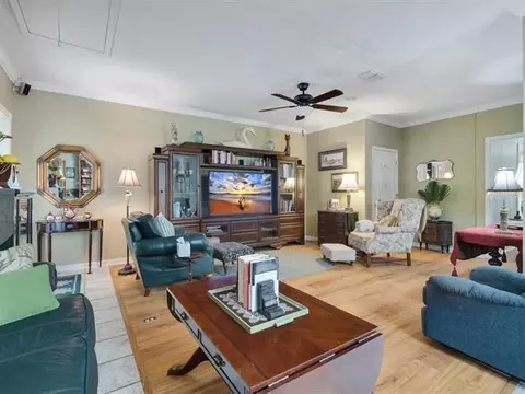 Living - 1407 W Main St, Perry, FL 32347 photo 7 of 8