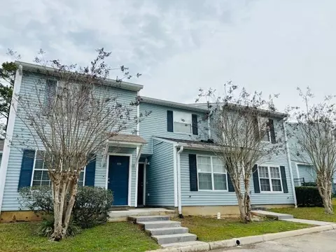 2225 S Timberwood Cir, Tallahassee, FL 32304