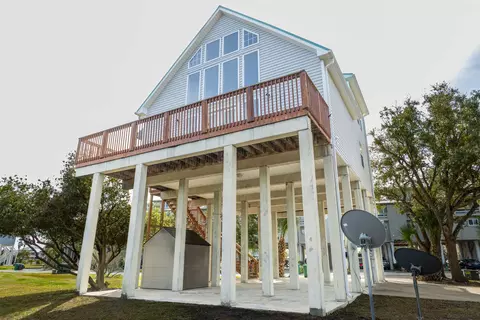24 Harbour Point Dr, Crawfordville, FL 32327