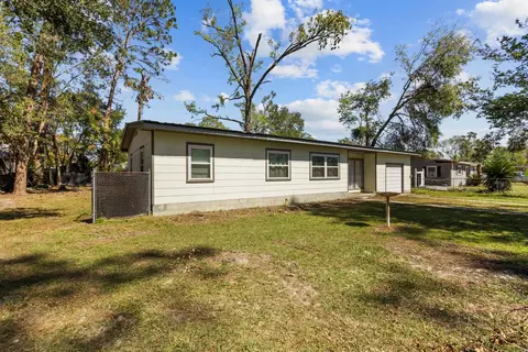 Exterior - 306 W Cedar St, Perry, FL 32348 photo 7 of 9