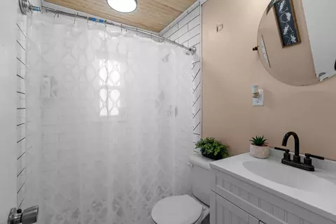 Bath - 306 W Cedar St, Perry, FL 32348 photo 2 of 2
