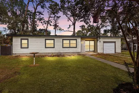 Exterior - 306 W Cedar St, Perry, FL 32348 photo 8 of 9