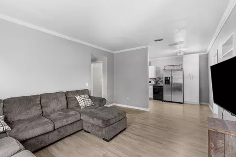 Living - 306 W Cedar St, Perry, FL 32348 photo 1 of 3