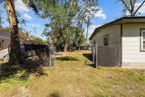Exterior - 306 W Cedar St, Perry, FL 32348 photo 4 of 9