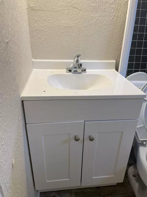 Bath - 312 N Quincy St, Perry, FL 32348 photo 1 of 1