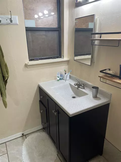 Bath - 416 W Hargrove St, Perry, FL 32347 photo 2 of 3
